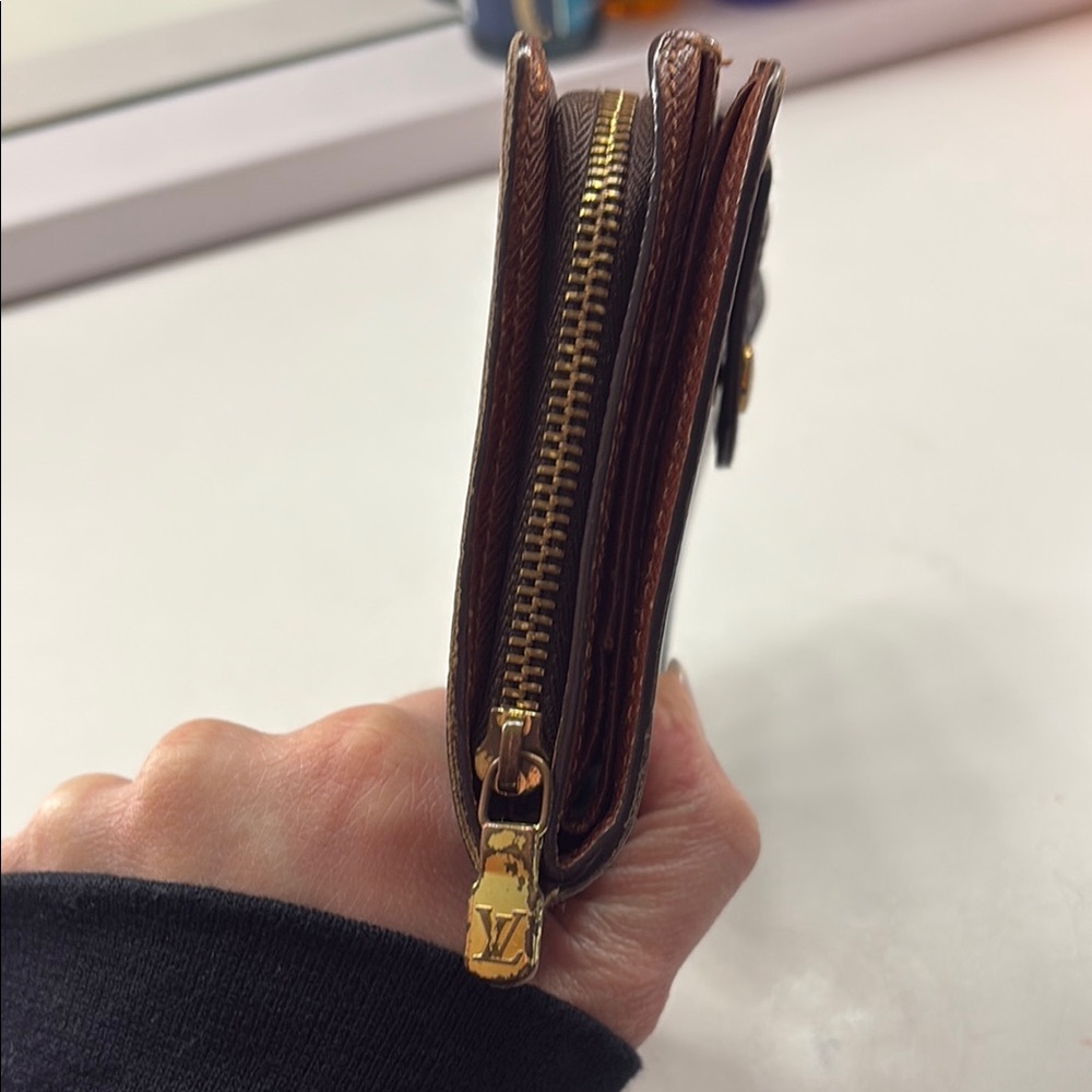 Louis Vuitton Monogram Wallet - Picture 7 of 9